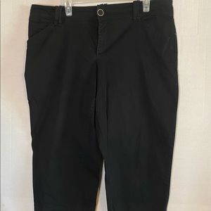 Lee “Naturally Slimming” capris, 18W